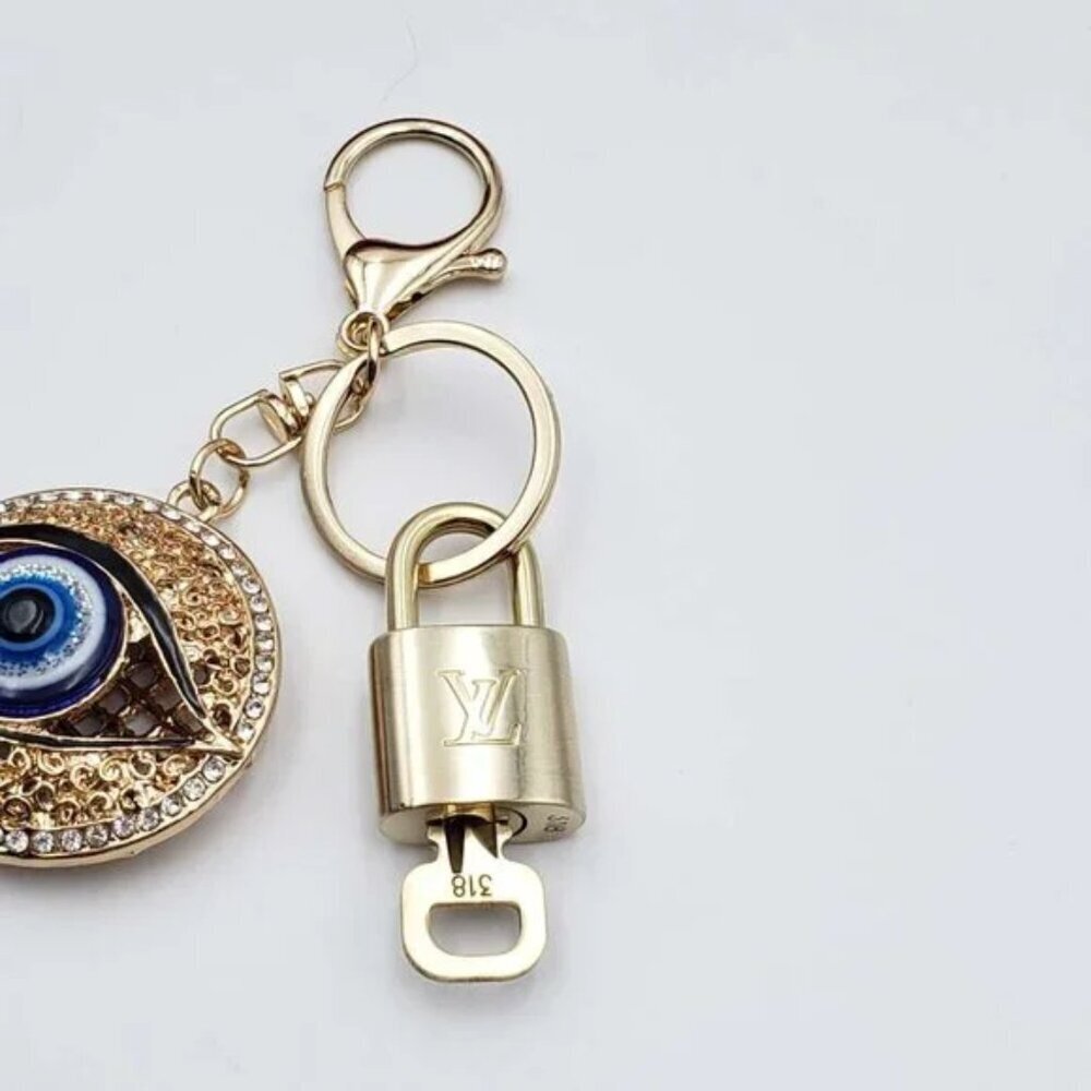 Authentic Louis Vuitton Gold Lock 🔒 Keychain Bag Unbranded Evil Eye Charm LV - Picture 5 of 7